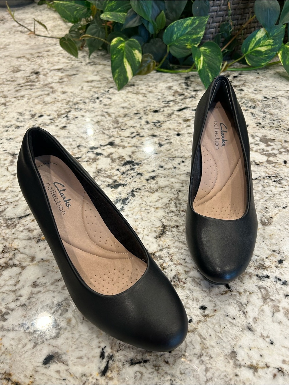 Clarks Collection Black Leather Pumps Round Toe 7.5